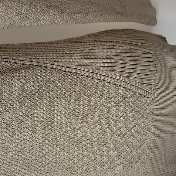 Loft Outlet, Army Green Pullover Sweater, Size XS.  EUC! - Picture 2 of 9